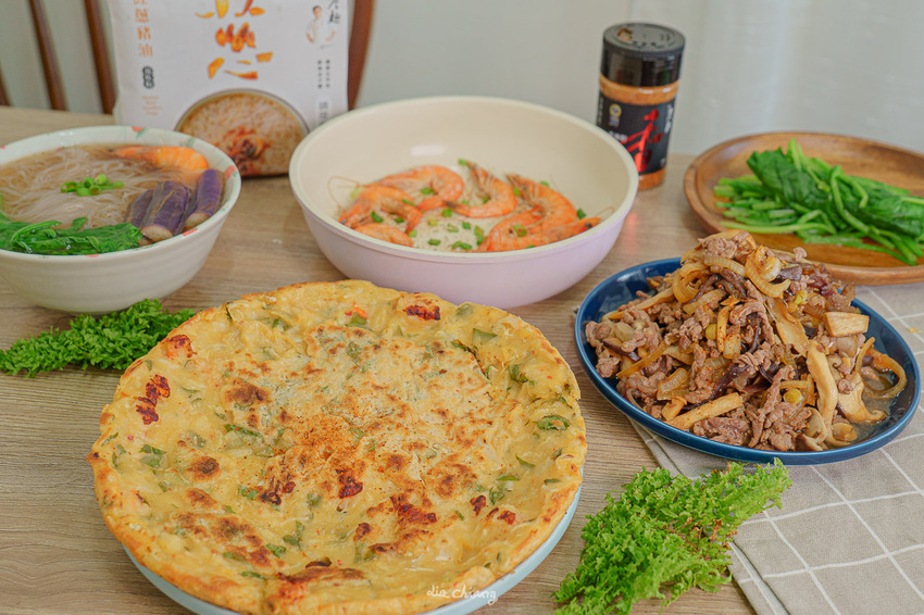 『詹麵、詹粉開箱』簡易料理救星,姆士流紅蔥豬油湯炊粉煮一分鐘就OK!主廚詹姆士推出快速上桌美食,宵夜、忙碌族群的優選美食,還能吃出豐富變化,一次幫你詳細介紹。