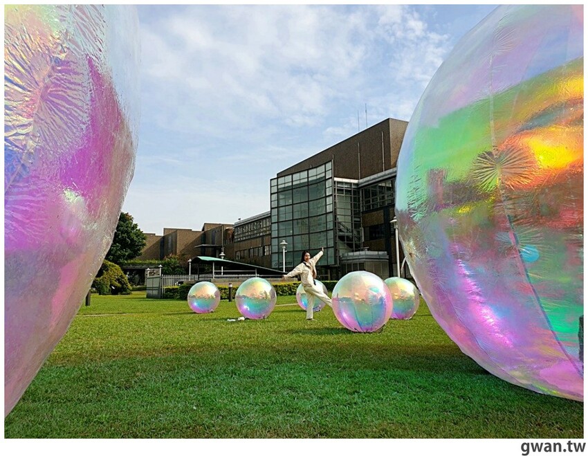 網美快筆記,散落草地的水晶泡泡,晚上還有魔幻聲光超好拍!