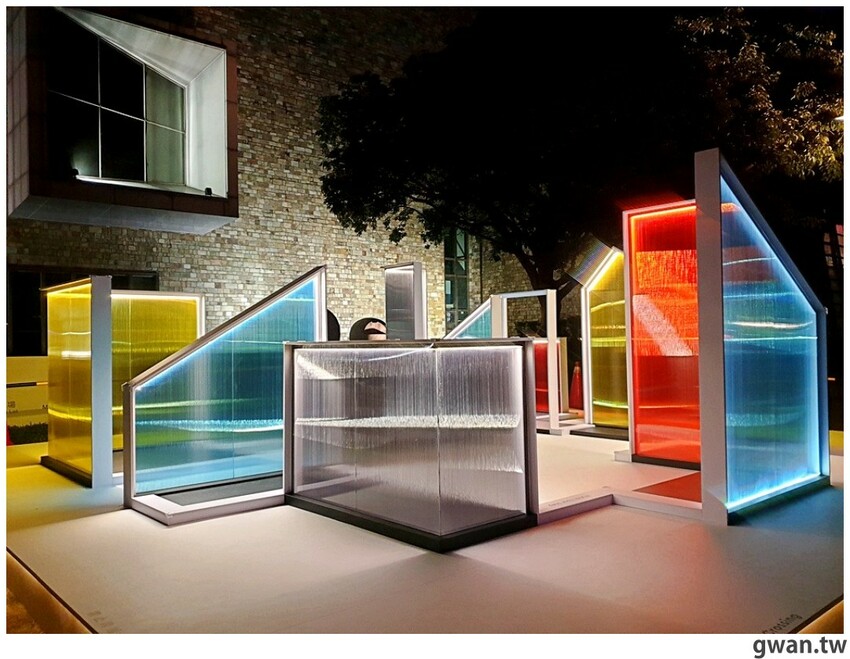 網美快筆記,散落草地的水晶泡泡,晚上還有魔幻聲光超好拍!