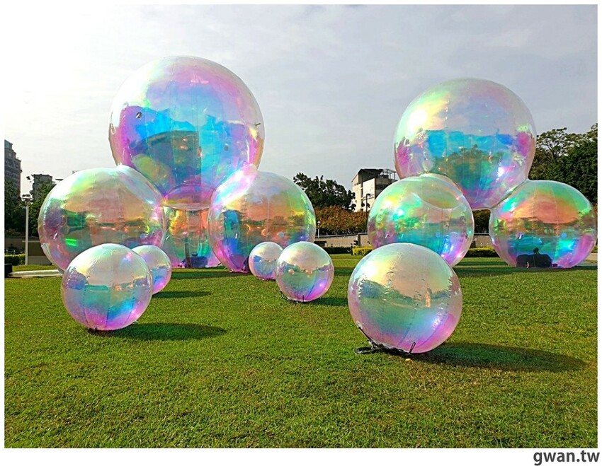 網美快筆記,散落草地的水晶泡泡,晚上還有魔幻聲光超好拍!