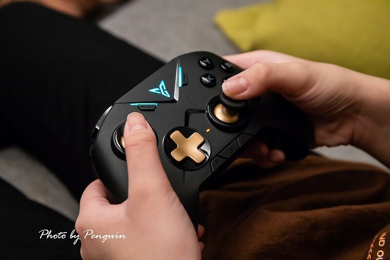 遊戲．飛智．黑武士2 Pro無線搖桿．Windows、Android、Switch皆可使用．平價入門．玩Switch遊戲簡易好上手