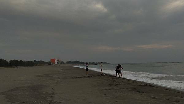 【摩托車自駕遊台南X五倍券振興之旅】第二站:黃金海岸與喜樹沙灘、黃金海岸方舟、金舟咖啡