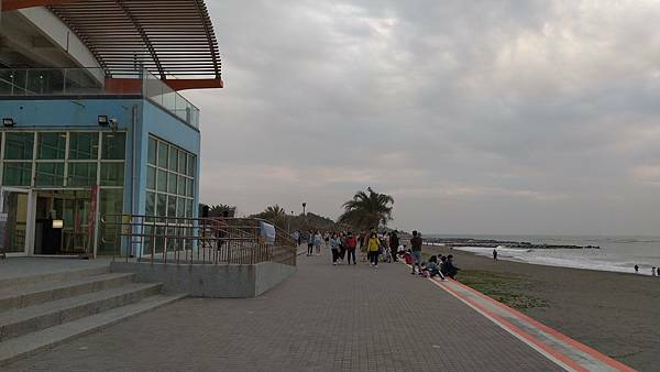 【摩托車自駕遊台南X五倍券振興之旅】第二站:黃金海岸與喜樹沙灘、黃金海岸方舟、金舟咖啡