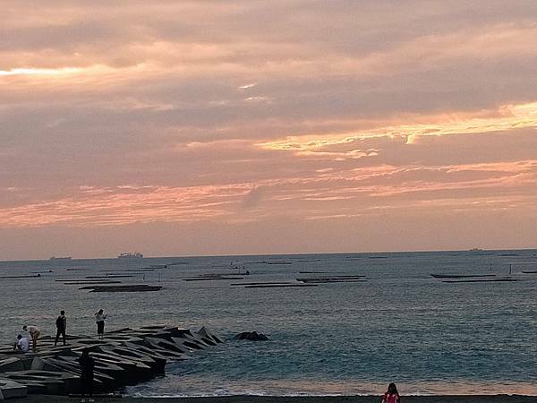 【摩托車自駕遊台南X五倍券振興之旅】第二站:黃金海岸與喜樹沙灘、黃金海岸方舟、金舟咖啡