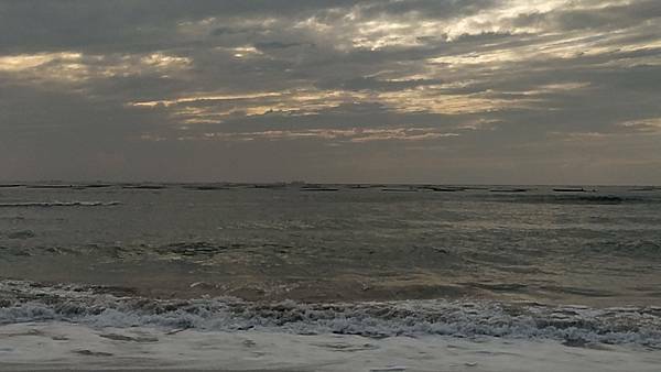 【摩托車自駕遊台南X五倍券振興之旅】第二站:黃金海岸與喜樹沙灘、黃金海岸方舟、金舟咖啡