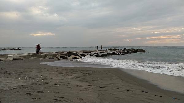 【摩托車自駕遊台南X五倍券振興之旅】第二站:黃金海岸與喜樹沙灘、黃金海岸方舟、金舟咖啡