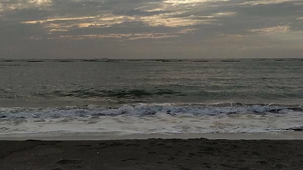 【摩托車自駕遊台南X五倍券振興之旅】第二站:黃金海岸與喜樹沙灘、黃金海岸方舟、金舟咖啡