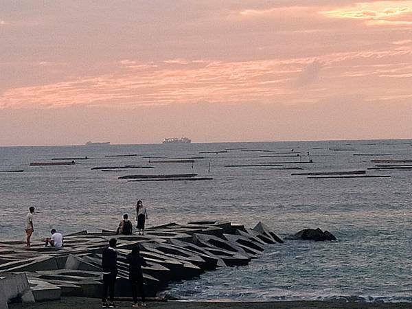 【摩托車自駕遊台南X五倍券振興之旅】第二站:黃金海岸與喜樹沙灘、黃金海岸方舟、金舟咖啡