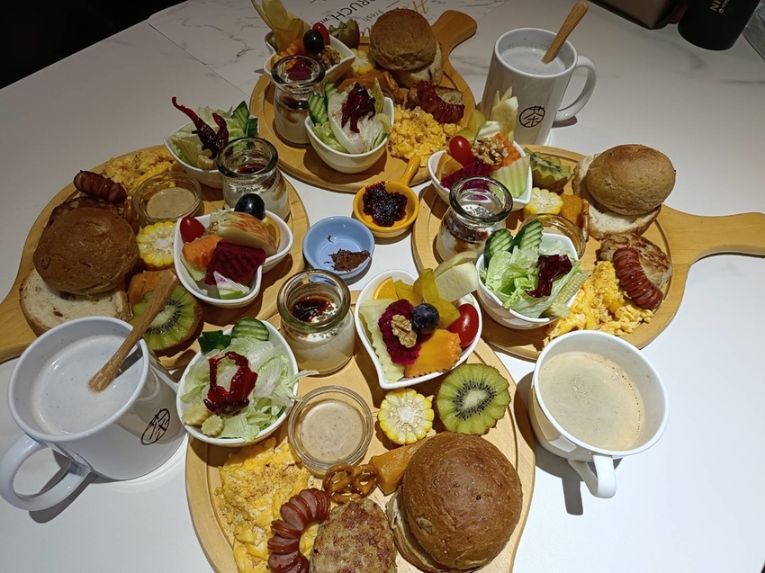 【台東.關山】茶田關舍BNB民宿。悠閒豐盛早午餐Brunch+寬敞交誼廳很舒適