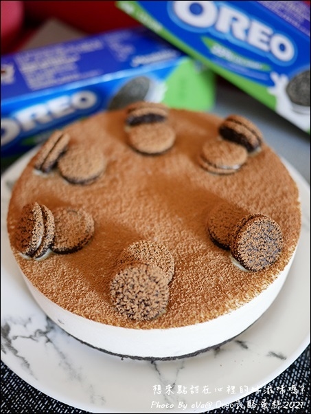 【簡單做甜點】Oreo乳酪蛋糕，心情不好時想要來點甜在心裡的好滋味嗎?零失敗、免烤箱、無吉利丁也能做出好
