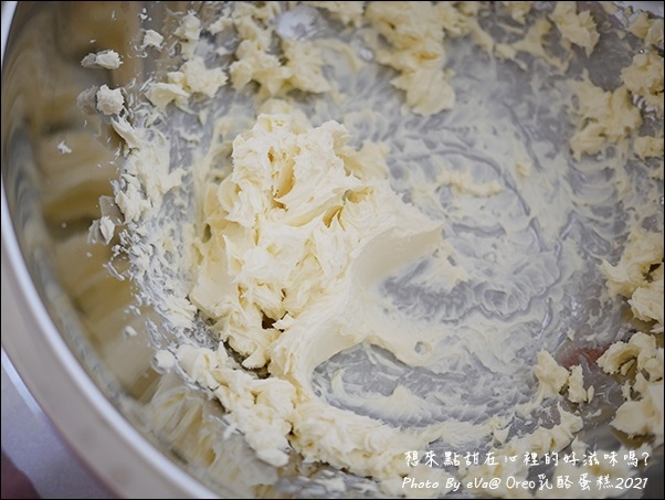 【簡單做甜點】Oreo乳酪蛋糕，心情不好時想要來點甜在心裡的好滋味嗎?零失敗、免烤箱、無吉利丁也能做出好