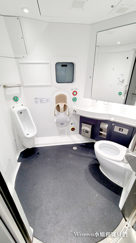 2021.12.08 試乘台鐵EMU3000新城際列車內部 商務艙騰雲座艙 無障礙廁所 友善車廂哺乳室 周邊商品 (20).jpg 2021.12.08 試乘台鐵EMU3000新城際列車內部 商務艙騰雲座艙 無障礙廁所 友善車廂哺乳室 周邊商品 (20).jpg