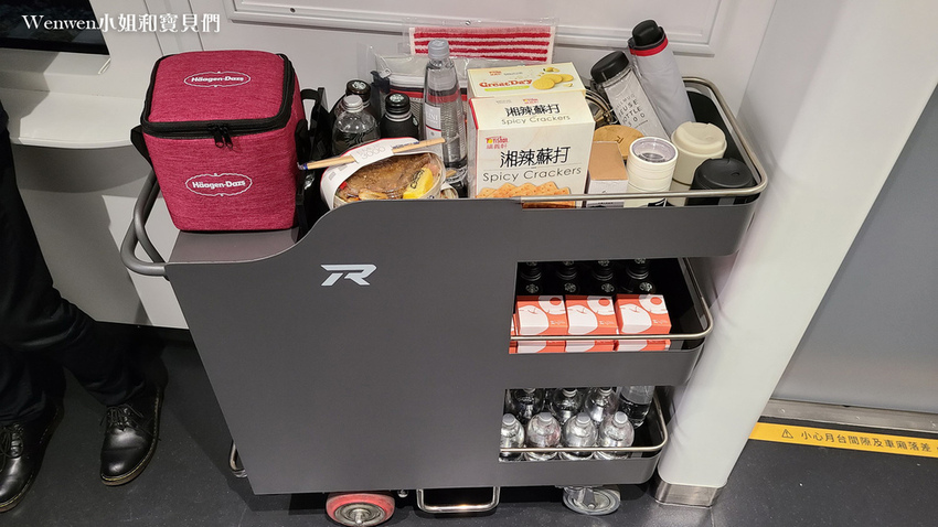 台鐵EMU3000新城際列車商務艙騰雲座艙餐點 哈根達斯冰淇淋星巴克咖啡.jpg 台鐵EMU3000新城際列車商務艙騰雲座艙餐點 哈根達斯冰淇淋星巴克咖啡.jpg