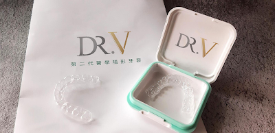 隱形牙套推薦─Dr.V達特美醫美級前牙美學專家、市場唯一每月量身訂作隱形牙套