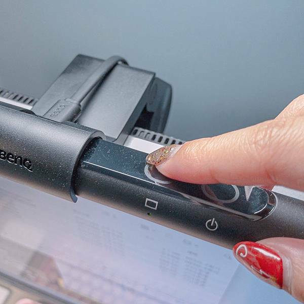 生活好物 BenQ WiT ScreenBar 螢幕智能掛燈 5.JPG