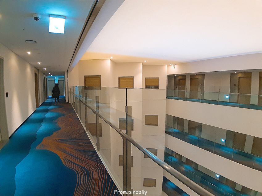 Holiday inn-7.jpg