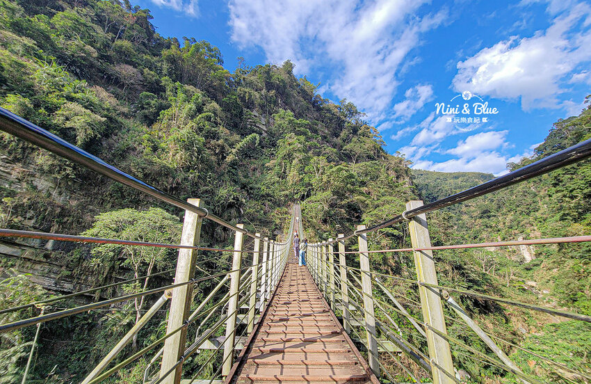 2022南投竹山燈會 | 竹山一日遊，下坪吊橋花海、菸葉館、竹山文化園區、天梯、大鞍竹海隧道 @Nini and Blue  玩樂食記