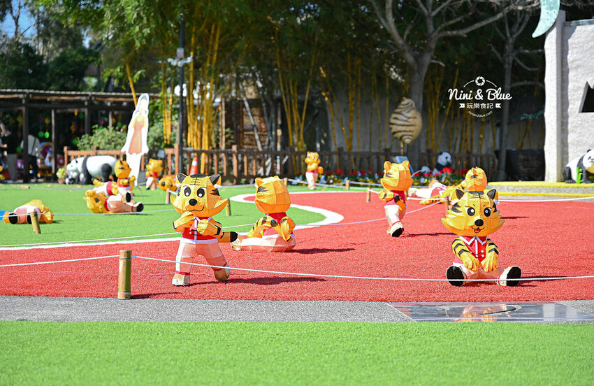 2022南投竹山燈會 | 竹山一日遊，下坪吊橋花海、菸葉館、竹山文化園區、天梯、大鞍竹海隧道 @Nini and Blue  玩樂食記