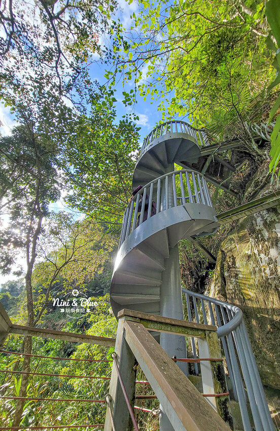2022南投竹山燈會 | 竹山一日遊，下坪吊橋花海、菸葉館、竹山文化園區、天梯、大鞍竹海隧道 @Nini and Blue  玩樂食記