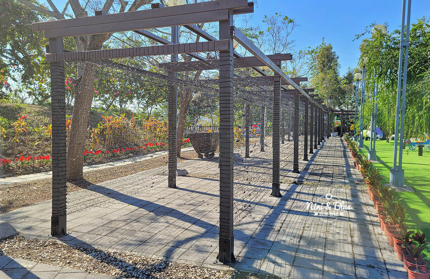 2022南投竹山燈會 | 竹山一日遊，下坪吊橋花海、菸葉館、竹山文化園區、天梯、大鞍竹海隧道 @Nini and Blue  玩樂食記