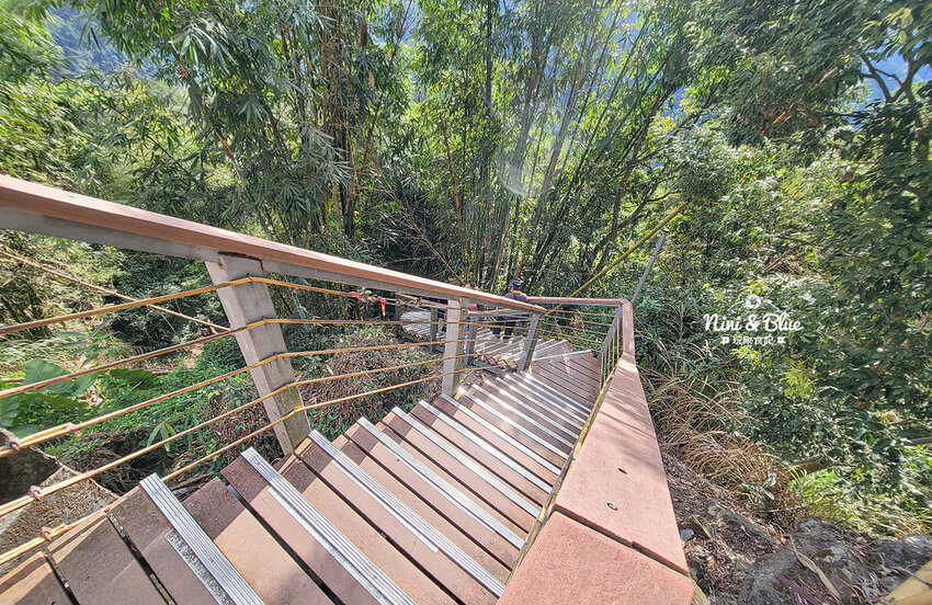 2022南投竹山燈會 | 竹山一日遊，下坪吊橋花海、菸葉館、竹山文化園區、天梯、大鞍竹海隧道 @Nini and Blue  玩樂食記