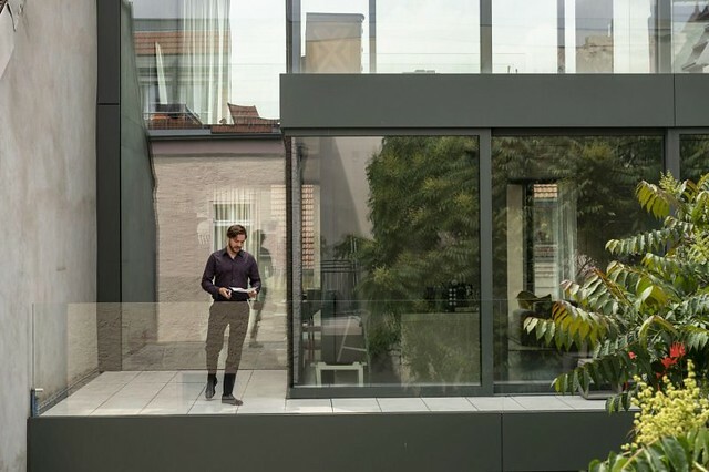 The movie posters & stills of Germany Movie 德國電影《鄰危不亂》(Next Door) will be launching in Taiwan from Jan 7, 2022 onwards.