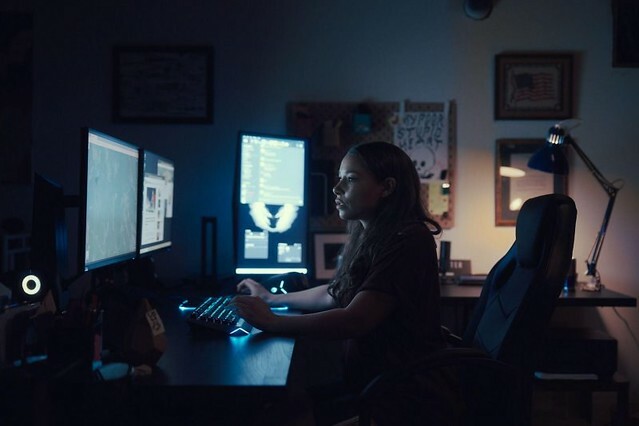 The movie posters & stills of Candian Movie 《看不見的殺機》(Mira por mi/See forMe), will be launching in Taiwan from Jan 7, 2022 onwards.