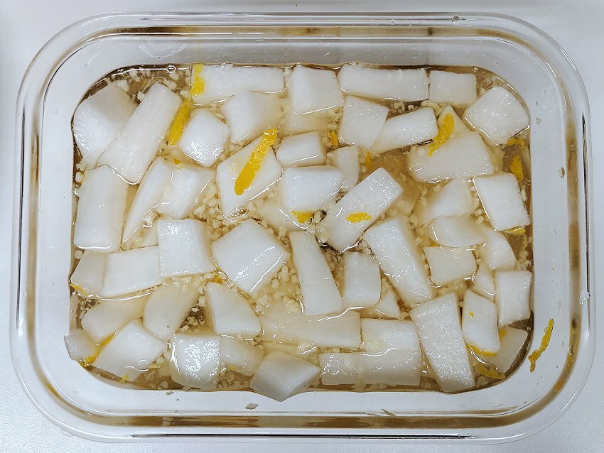 【食譜】醃蘿蔔做法! 帶有果香美味的小撇步與比例，開胃又涮嘴!