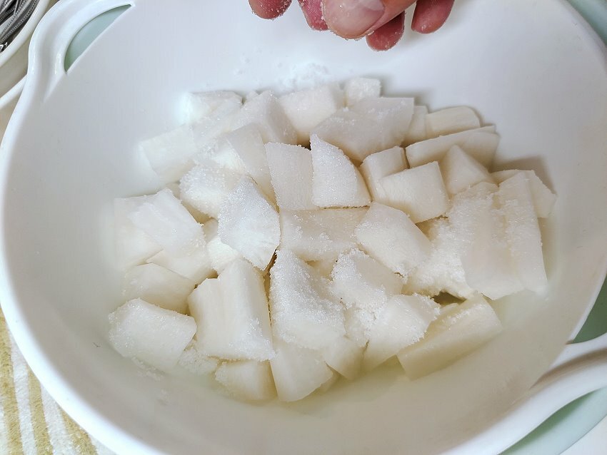 【食譜】醃蘿蔔做法! 帶有果香美味的小撇步與比例，開胃又涮嘴!