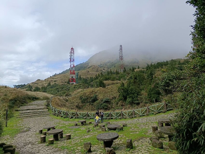 【台北.北投】陽明山免費景點。七星山冷水坑登山口-東峰-主峰-夢幻湖-冷水坑路線