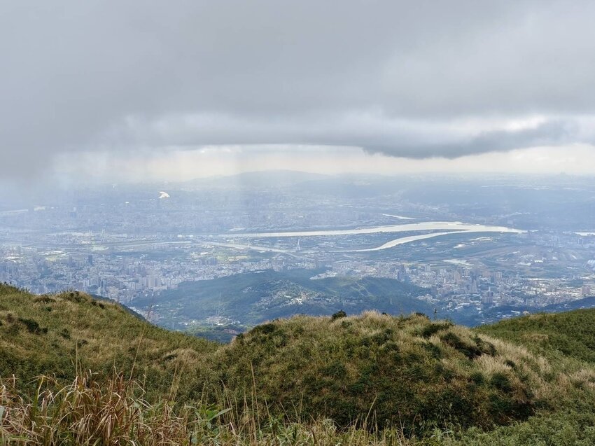 【台北.北投】陽明山免費景點。七星山冷水坑登山口-東峰-主峰-夢幻湖-冷水坑路線