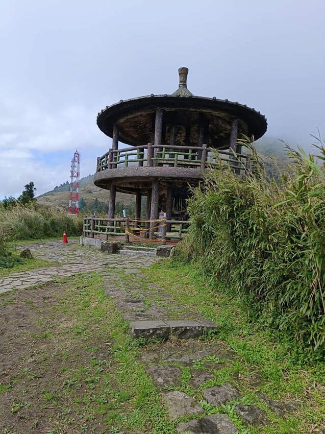 【台北.北投】陽明山免費景點。七星山冷水坑登山口-東峰-主峰-夢幻湖-冷水坑路線