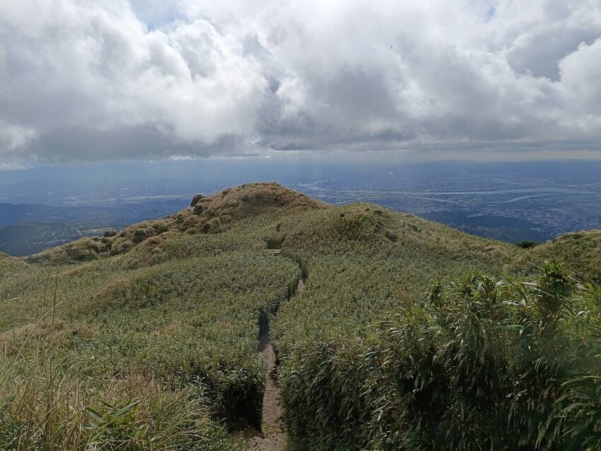 【台北.北投】陽明山免費景點。七星山冷水坑登山口-東峰-主峰-夢幻湖-冷水坑路線