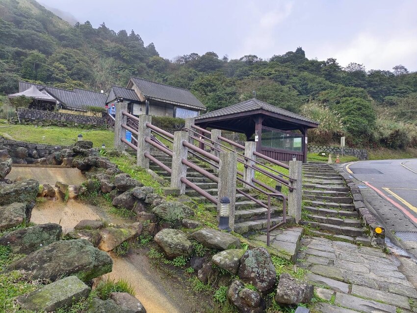 【台北.北投】陽明山免費景點。七星山冷水坑登山口-東峰-主峰-夢幻湖-冷水坑路線
