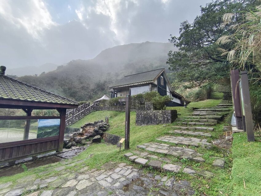 【台北.北投】陽明山免費景點。七星山冷水坑登山口-東峰-主峰-夢幻湖-冷水坑路線
