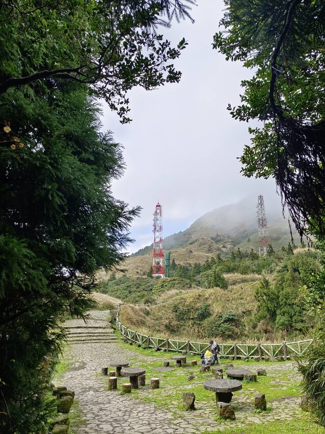 【台北.北投】陽明山免費景點。七星山冷水坑登山口-東峰-主峰-夢幻湖-冷水坑路線