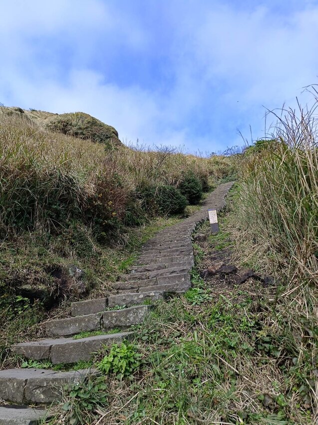 【台北.北投】陽明山免費景點。七星山冷水坑登山口-東峰-主峰-夢幻湖-冷水坑路線