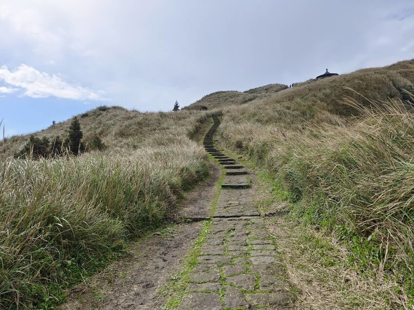【台北.北投】陽明山免費景點。七星山冷水坑登山口-東峰-主峰-夢幻湖-冷水坑路線