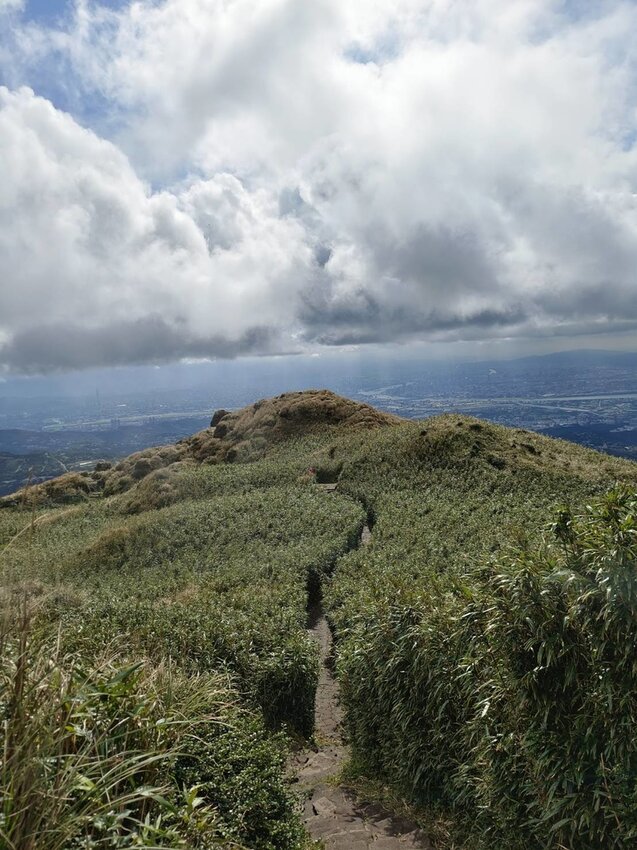 【台北.北投】陽明山免費景點。七星山冷水坑登山口-東峰-主峰-夢幻湖-冷水坑路線