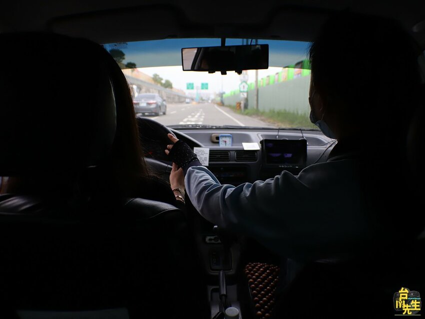 台南駕訓班女教練推薦/專業親切有耐心/近20年教學資歷/原車原場地考照/自在學開車無壓力/輕鬆考照一次過關-「台南崑山駕訓班朱美蓮教練」