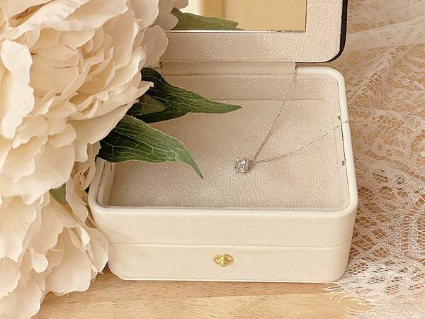 赤眼星光．鎖骨鍊｜純銀項鍊、小隻女穿搭│送自己一份美的禮物：Mine Accessory飾品│純銀材質、純銀耳環、飾品推薦、購買純銀商品即贈拭銀布