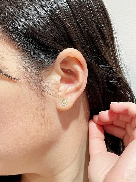 小雛菊．耳針｜轉珠純銀耳環、小隻女穿搭│送自己一份美的禮物：Mine Accessory飾品│純銀材質、純銀耳環、飾品推薦、購買純銀商品即贈拭銀布