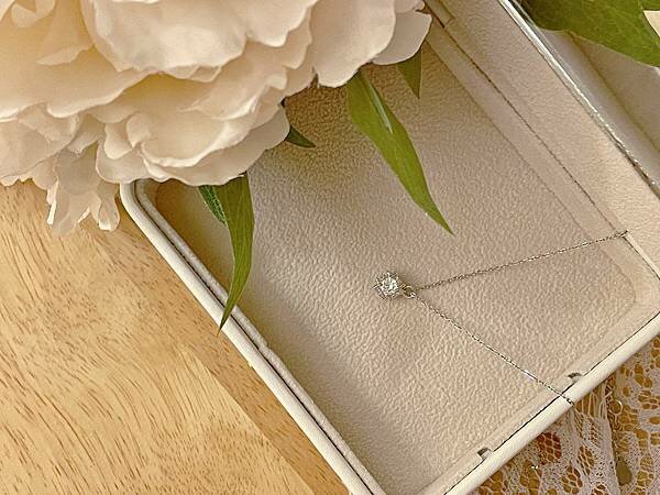 赤眼星光．鎖骨鍊｜純銀項鍊、小隻女穿搭│送自己一份美的禮物：Mine Accessory飾品│純銀材質、純銀耳環、飾品推薦、購買純銀商品即贈拭銀布