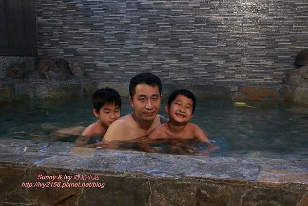 【宜蘭旅遊】礁溪泡湯趣 - 春水笈溫泉湯屋。可游自由式的超大家庭湯池,重點還24小時營業ㄋㄟ!