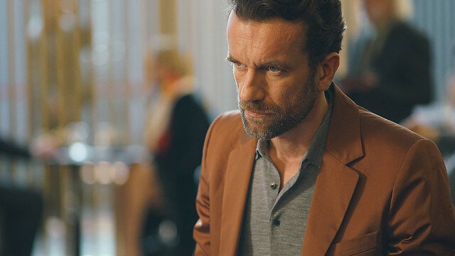 The movie posters & stills of Spain movie 電影《完美的敵人》 (A Perfect Enemy) is launching from Feb 18, 2022 onwards in Taiwan.