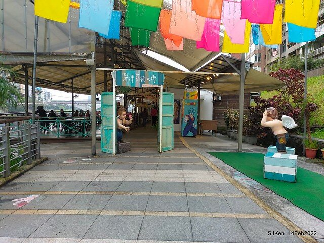 「新店碧潭風景區鬱金香花海」(Tulid blossoms at Pi lake), Hsinpei city, North Taiwan, SJKen, Feb 14, 2022.