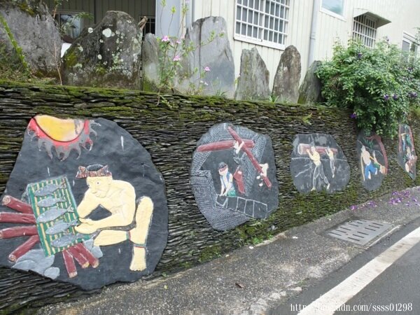 高雄茂林區景點。多納部落。探訪茂林深山處的秘境部落 親見傳統岩板建築石板屋 一座渾然天成的藝術村！