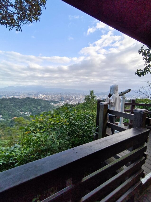 【新北.中和】小百岳no16南勢角山。標高302公尺烘爐地拜土地公+觀賞101夜景