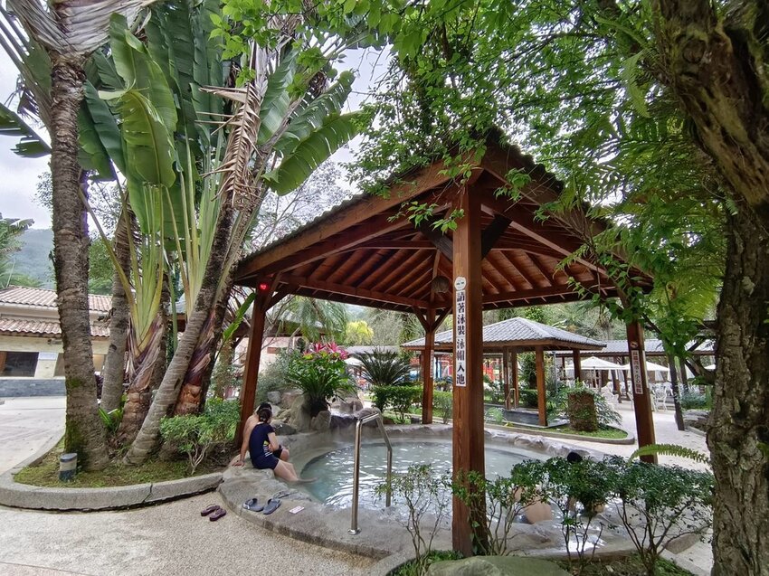 【新竹.尖石】會來尖石溫泉會館。巴里島風格大眾池+餐點一人$600無限時間
