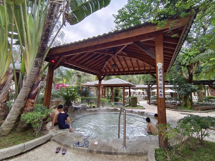 【新竹.尖石】會來尖石溫泉會館。巴里島風格大眾池+餐點一人$600無限時間
